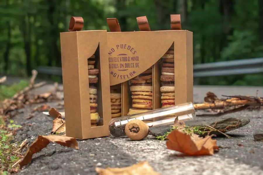 Boxes of sweets from Gisela Pastelería Natural prepared for businesses