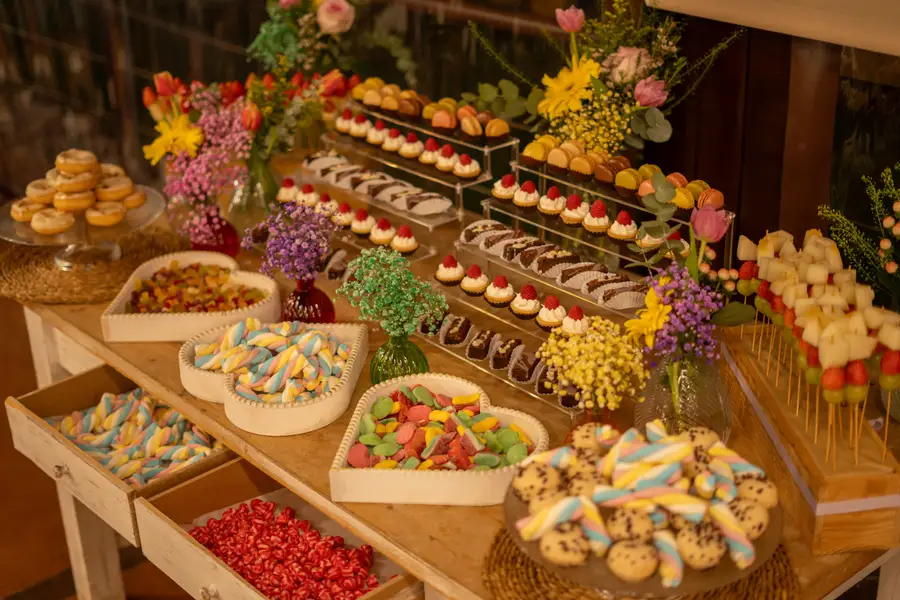 Decorated sweet table from Gisela Pastelería Natural